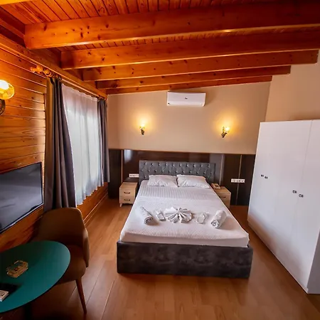 Royal Garden And Istanbul