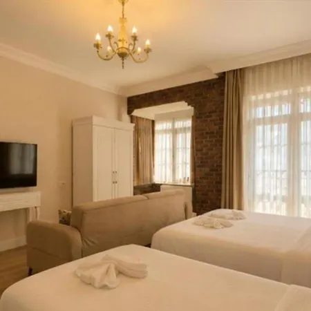 Royal Garden And Hotel *