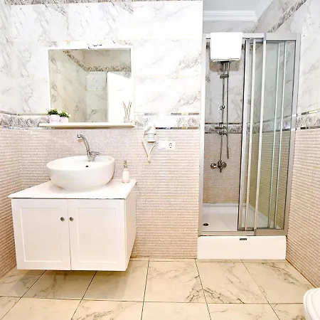 Royal Garden And מלון *